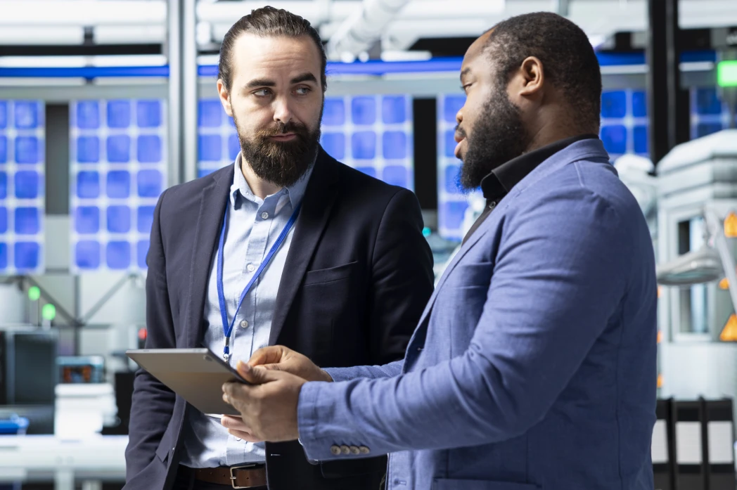 Meta Ads para B2B, anuncios dirigidos a decisores industriales y métricas de rendimiento